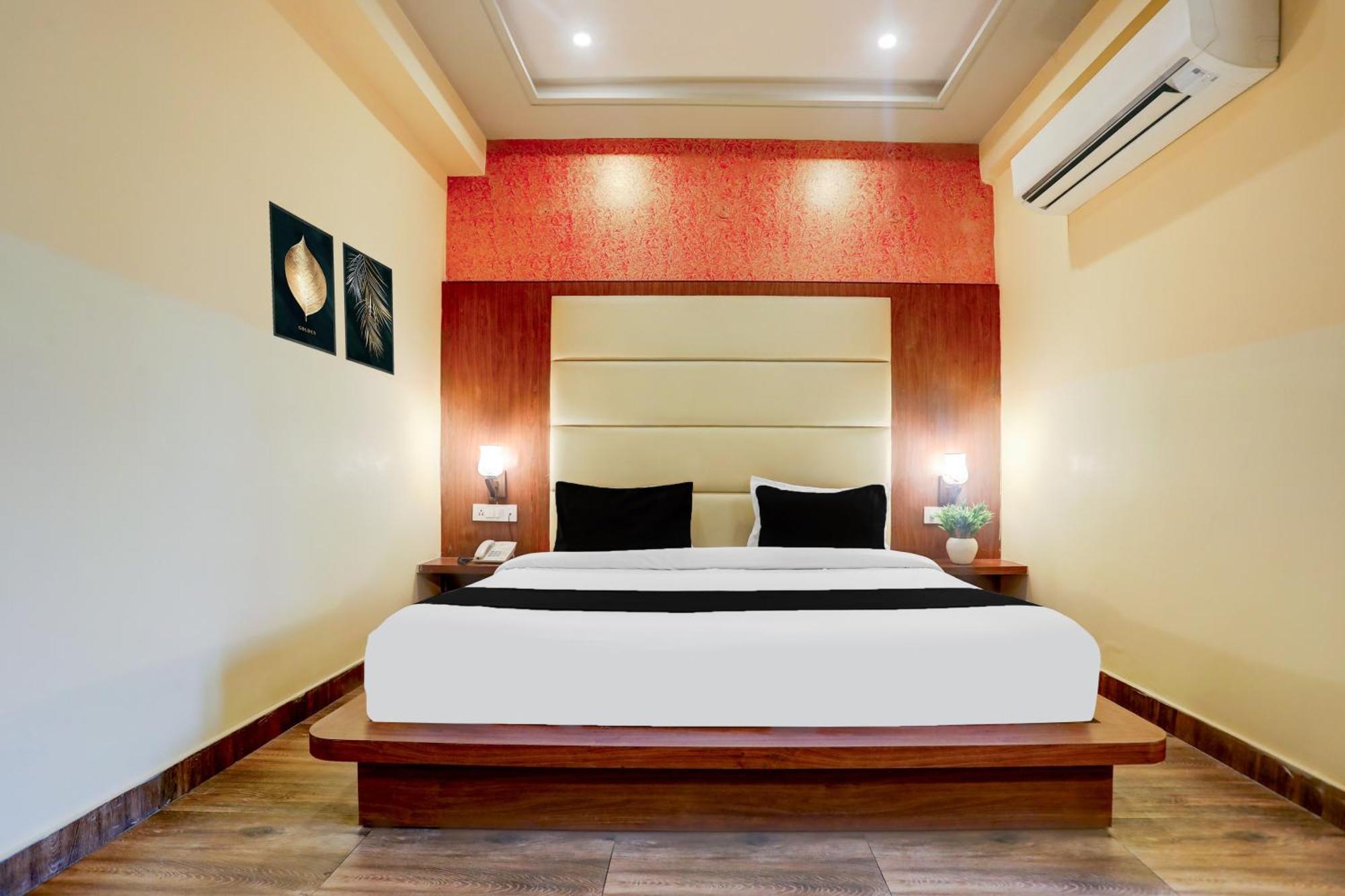 Super Townhouse Oak Pacify Hills Hotel Rajpur Exterior photo