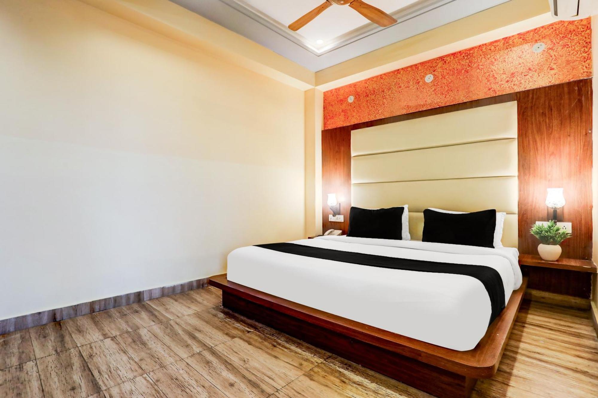 Super Townhouse Oak Pacify Hills Hotel Rajpur Exterior photo